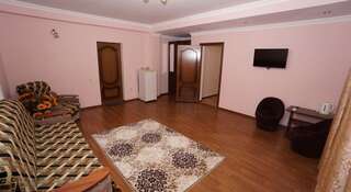 Гостиница Guest house Na Figurnoy 51 Адлер Семейный люкс с балконом-3